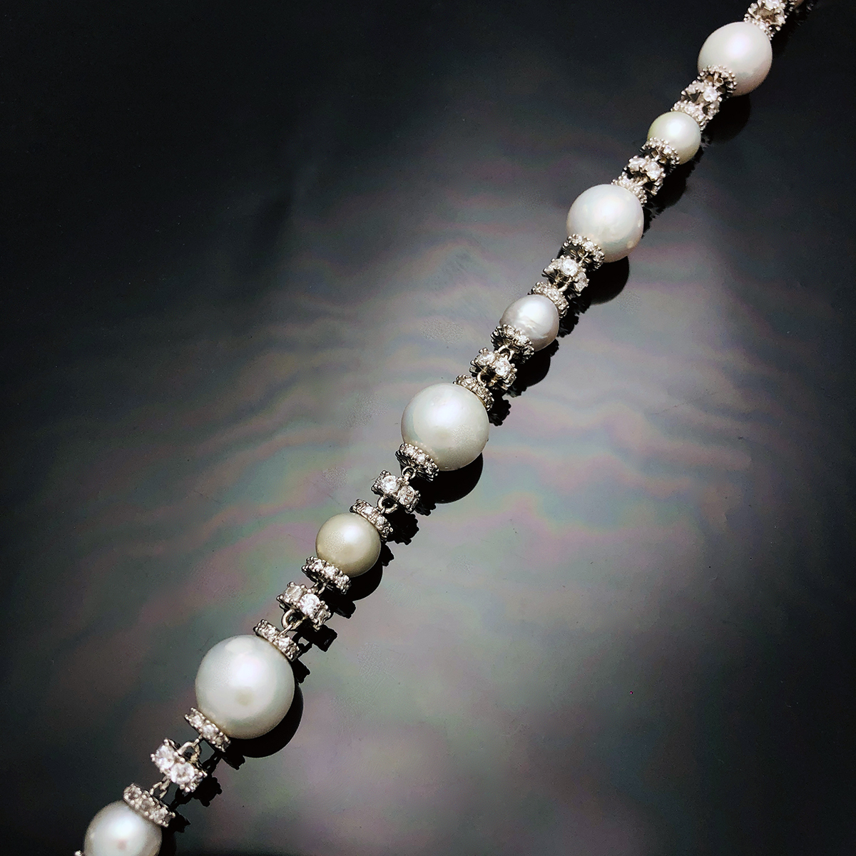 Royal Pearl Necklace & Bracelet